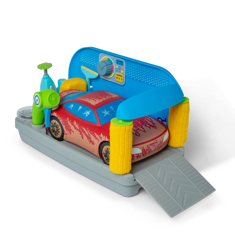 The loose pieces of The Melissa & Doug Spray & Shine Car Wash Color-Changing Water Toy Play Set Boys and Girls 3+