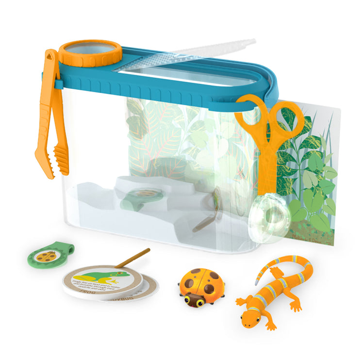 The loose pieces of The Melissa & Doug Let’s Explore Terrarium Observations Play Set (16 Pieces)