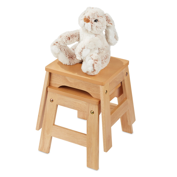 The loose pieces of The Melissa & Doug Wooden Stools – Set of 2 Stackable, Portable 11-Inch-Tall Stools (Natural)