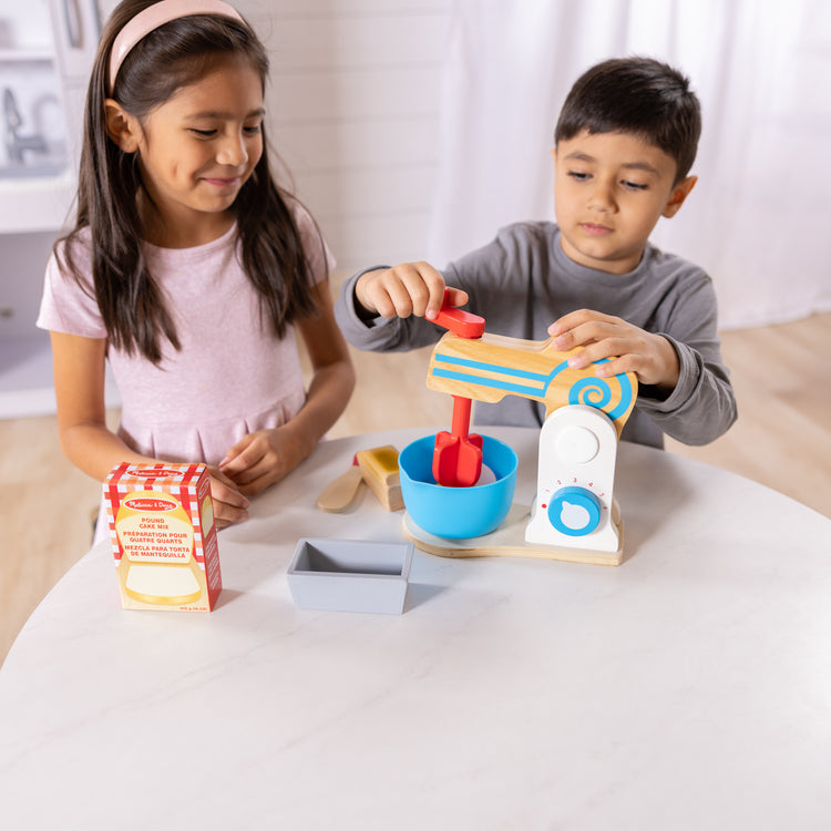 Wooden Make-a-Cake Mixer Set