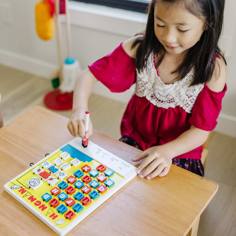 Melissa & Doug Flip to Win Hangman Travel Game - White Board, Dry-Erase Marker