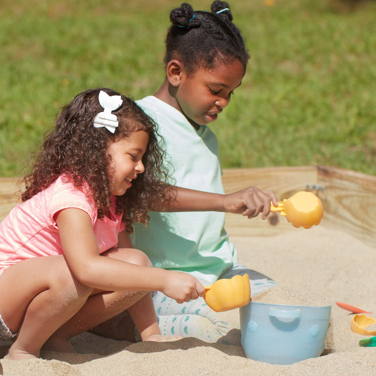 A kid playing with the Seaside Sidekicks Sand Baking Set