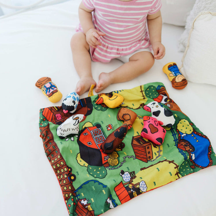 Melissa & Doug Take-Along Farm Baby and Toddler Play Mat (19.25 x 14.5 inches) With 9 Animals - Folds To Be Convenient Storage Bag for Travel